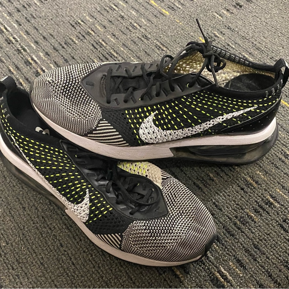 Nike Black and White Athletic Shoes Lightweight Performance